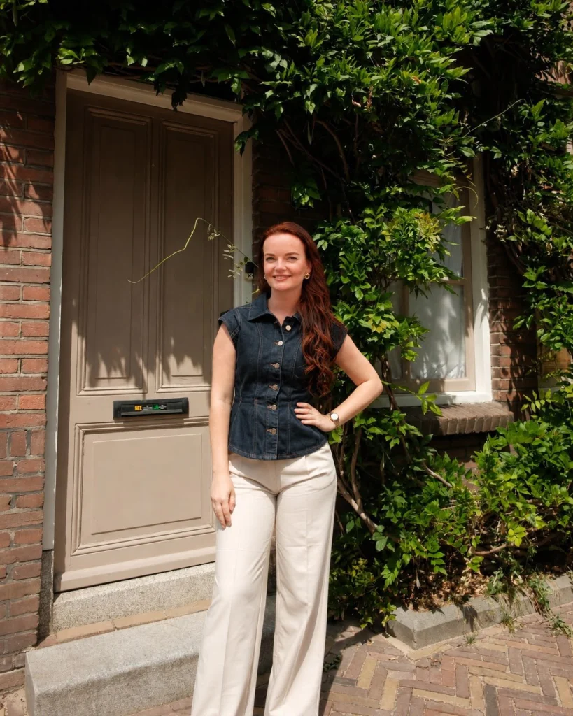 Milou van Key2House voor een Nederlandse voordeur